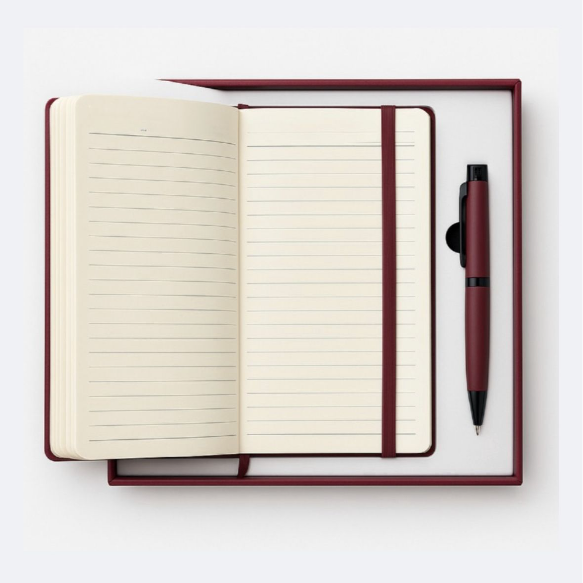 دفتر وقلم بلون عنابي في علبة هدية — Burgundy notebook and pen gift box