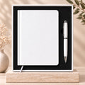 دفتر وقلم بلون أبيض في علبة هدية — White notebook and pen gift box
